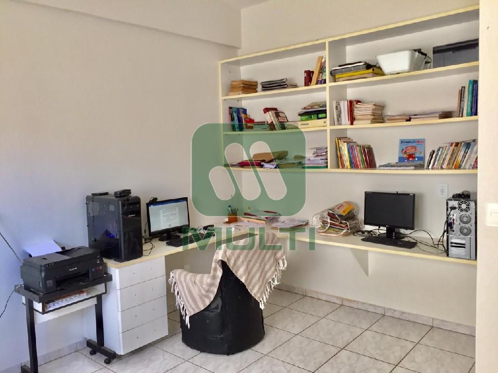 Casa à venda com 6 quartos, 400m² - Foto 3