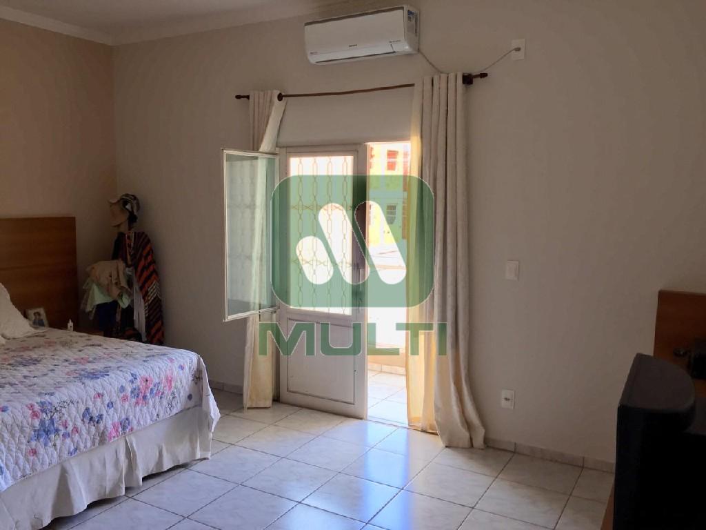 Casa à venda com 6 quartos, 400m² - Foto 10