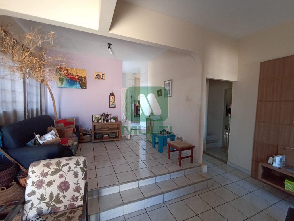 Casa à venda com 3 quartos, 290m² - Foto 1