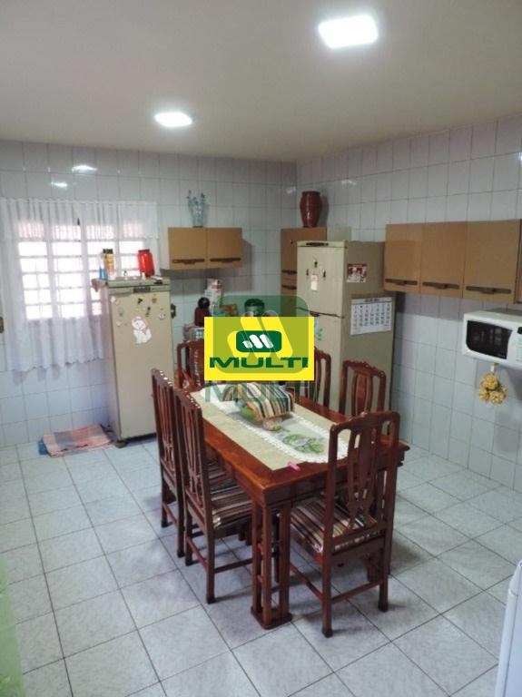 Casa à venda com 4 quartos, 302m² - Foto 5