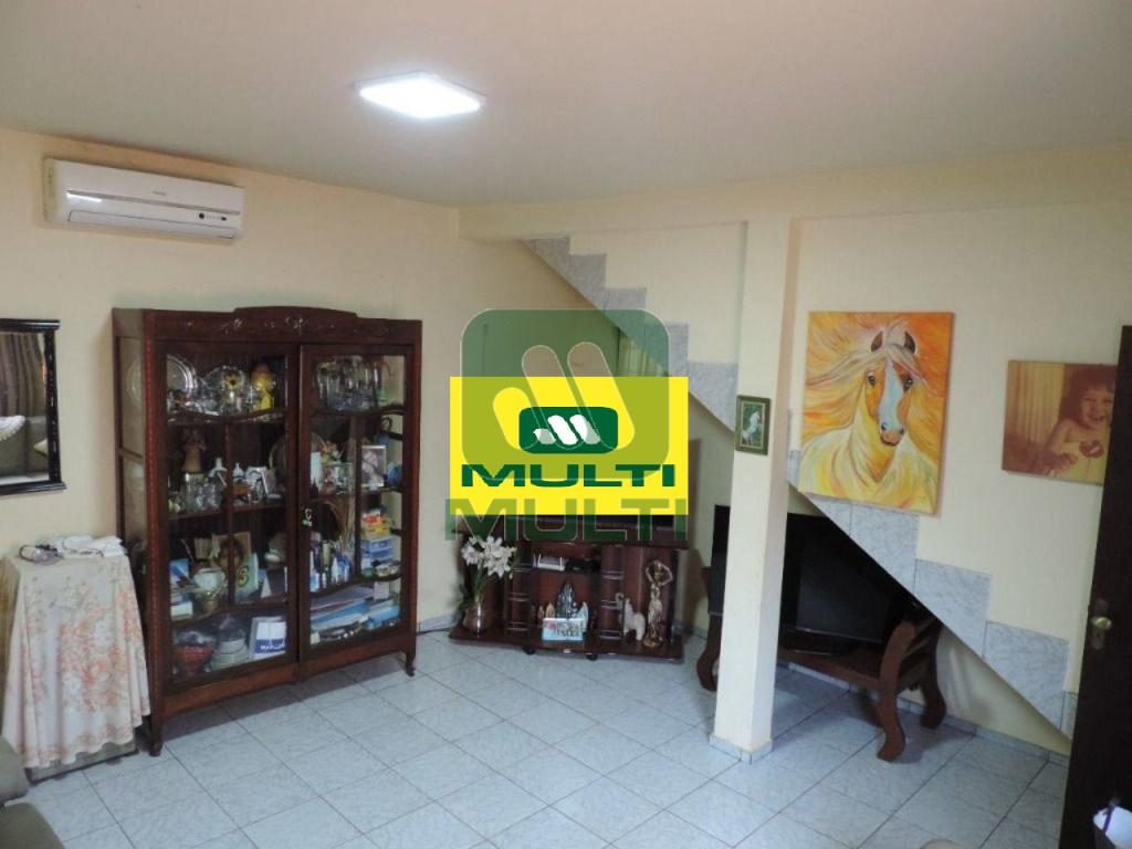 Casa à venda com 4 quartos, 302m² - Foto 11