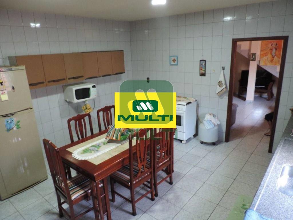 Casa à venda com 4 quartos, 302m² - Foto 17