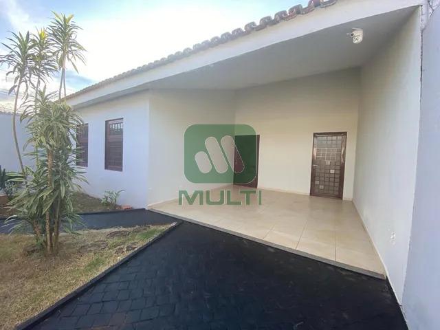 Casa à venda com 3 quartos, 210m² - Foto 1