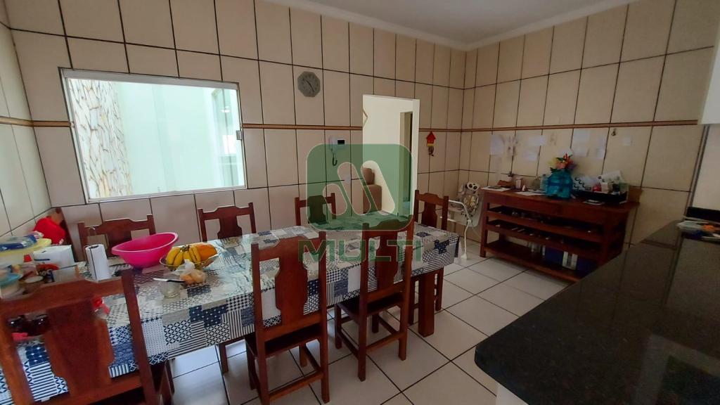 Casa à venda com 4 quartos, 220m² - Foto 4