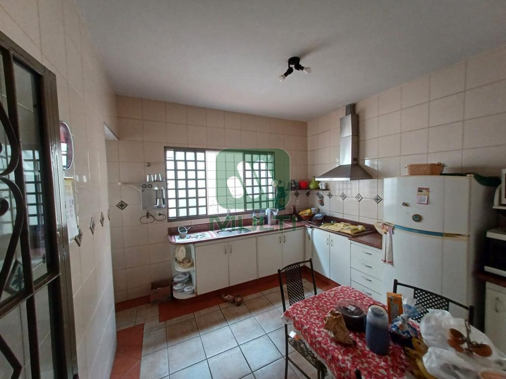 Casa à venda com 2 quartos, 170m² - Foto 3