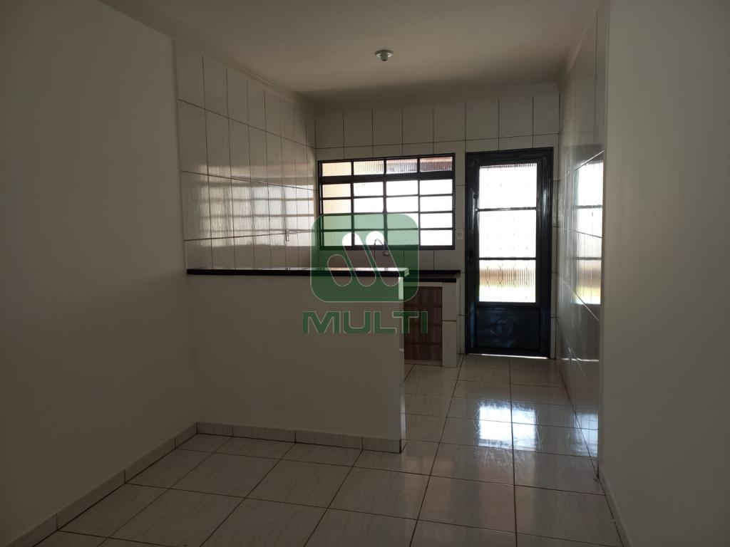 Casa à venda com 3 quartos, 97m² - Foto 1