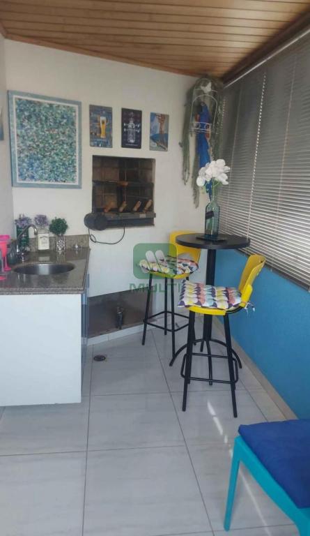 Apartamento à venda com 3 quartos, 130m² - Foto 2