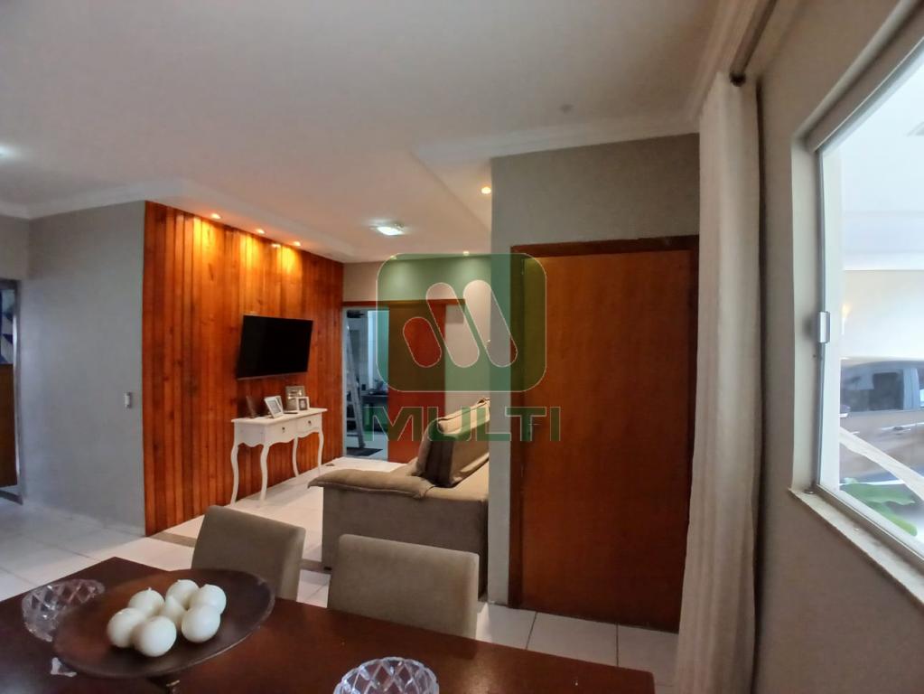 Casa à venda com 5 quartos, 240m² - Foto 5