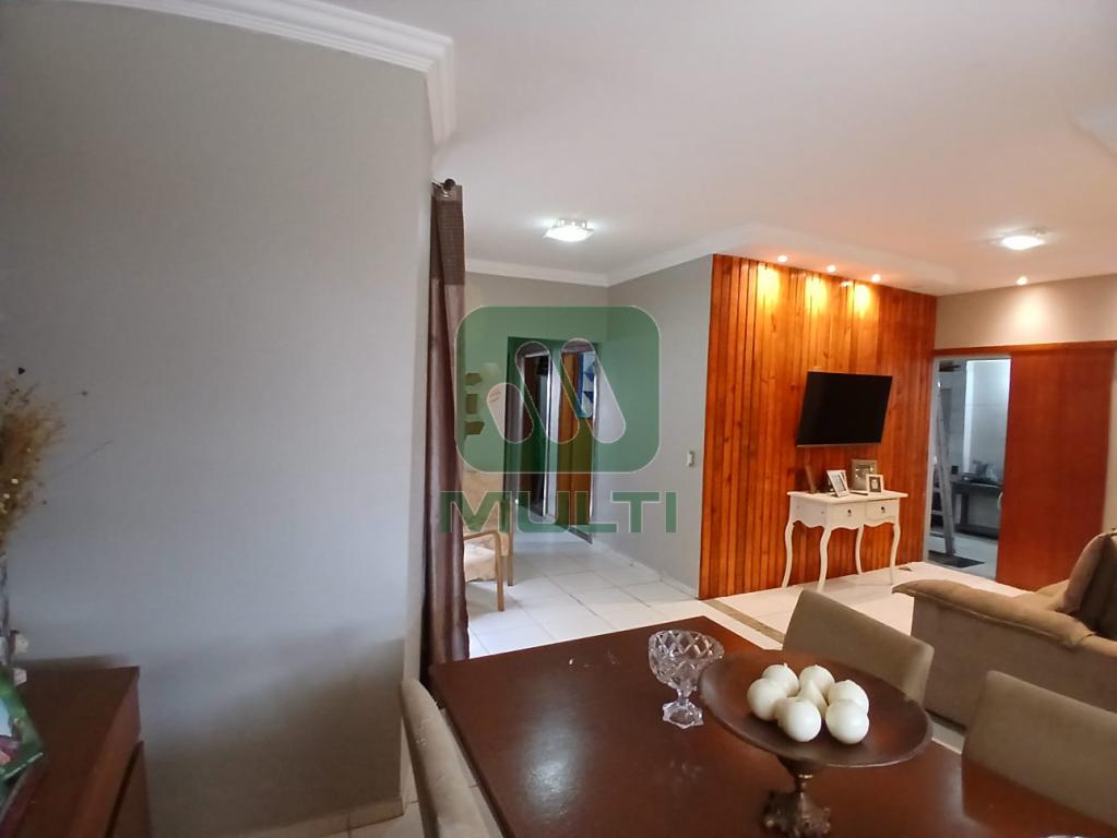 Casa à venda com 5 quartos, 240m² - Foto 6