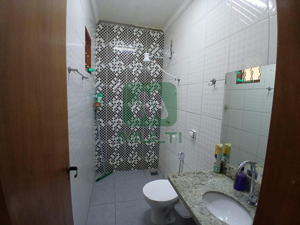 Casa à venda com 5 quartos, 240m² - Foto 9