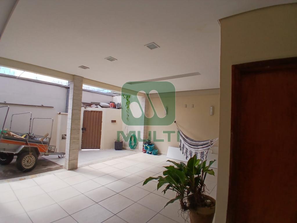 Casa à venda com 5 quartos, 240m² - Foto 19