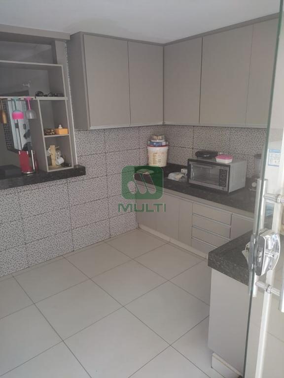 Casa à venda com 2 quartos, 180m² - Foto 4