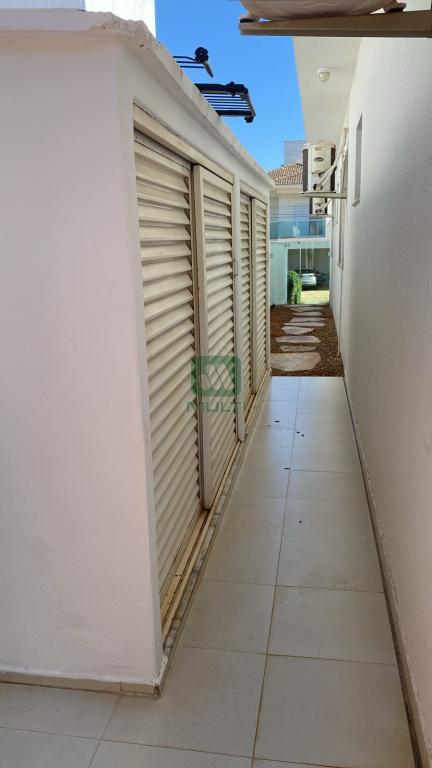 Casa de Condomínio à venda com 3 quartos, 201m² - Foto 25