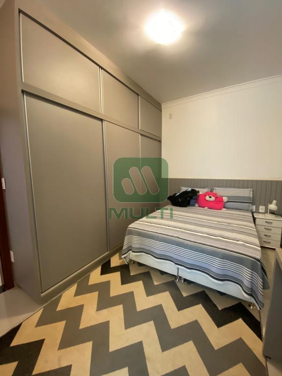 Casa à venda com 3 quartos, 220m² - Foto 8