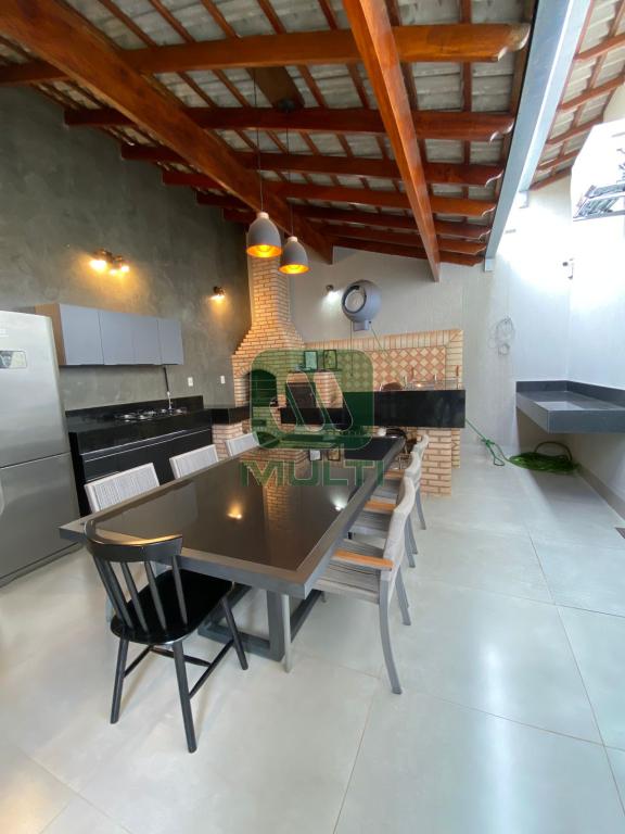 Casa à venda com 3 quartos, 220m² - Foto 16