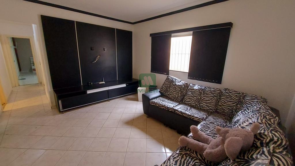 Casa à venda com 3 quartos, 200m² - Foto 1