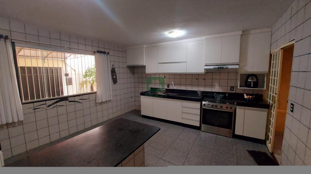 Casa à venda com 3 quartos, 200m² - Foto 4