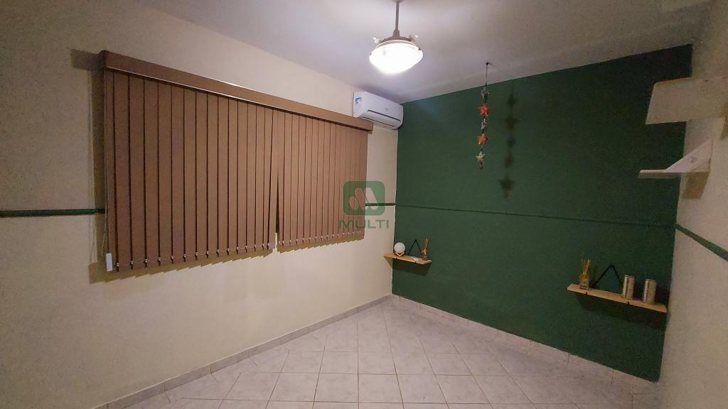 Casa à venda com 3 quartos, 200m² - Foto 7