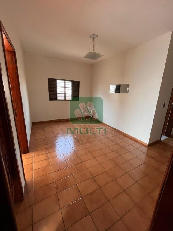 Casa à venda com 4 quartos, 170m² - Foto 1