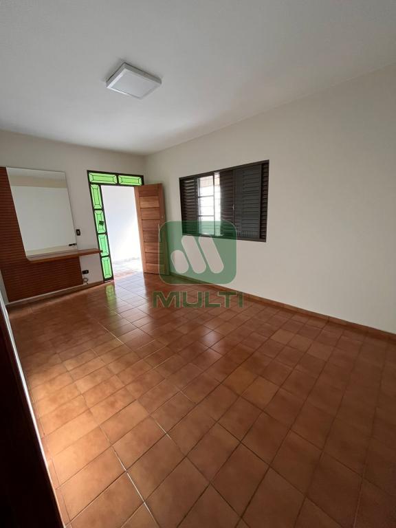 Casa à venda com 4 quartos, 170m² - Foto 2