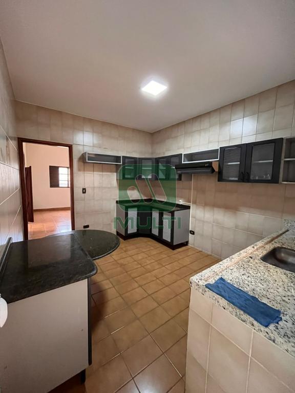 Casa à venda com 4 quartos, 170m² - Foto 4