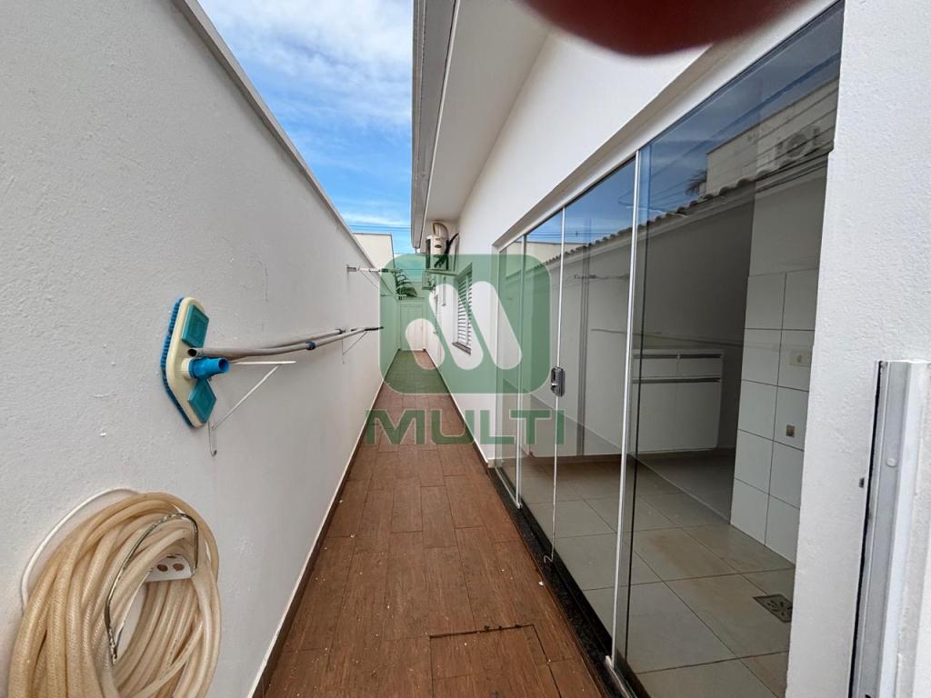 Casa de Condomínio à venda com 3 quartos, 198m² - Foto 24