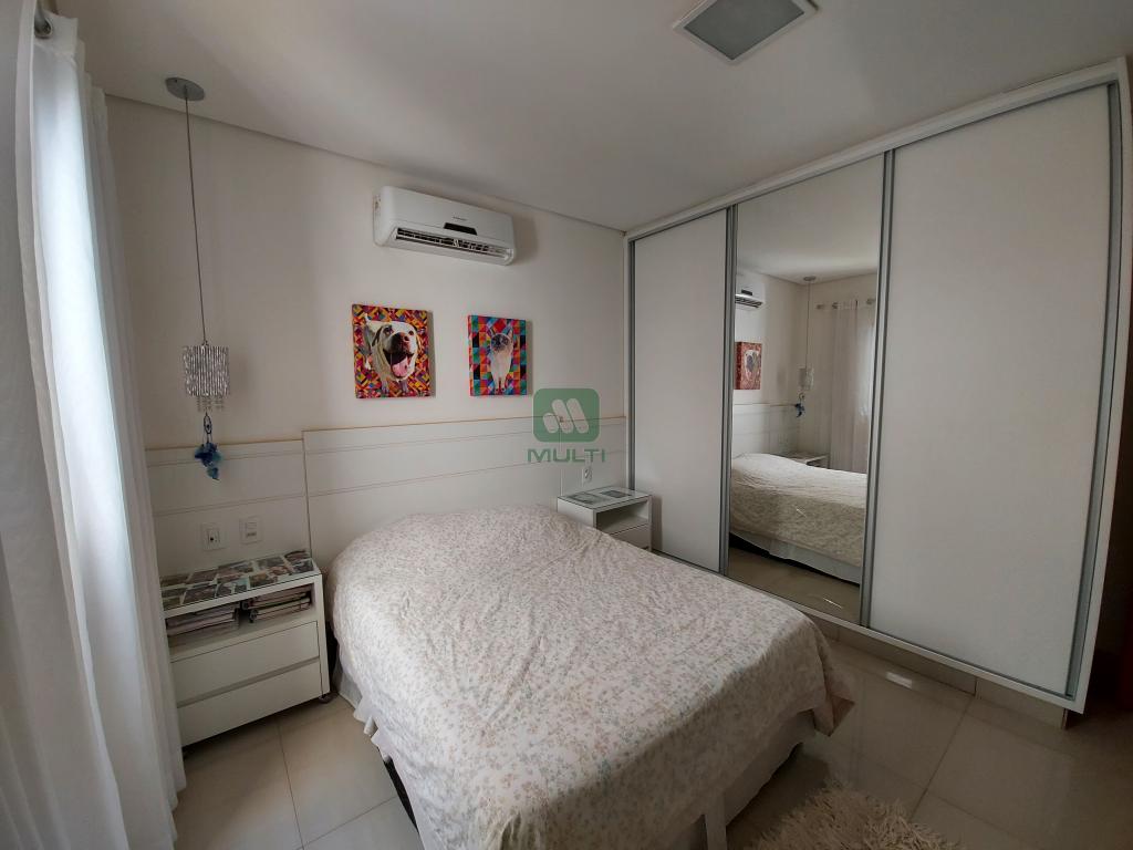 Casa à venda com 3 quartos, 209m² - Foto 5