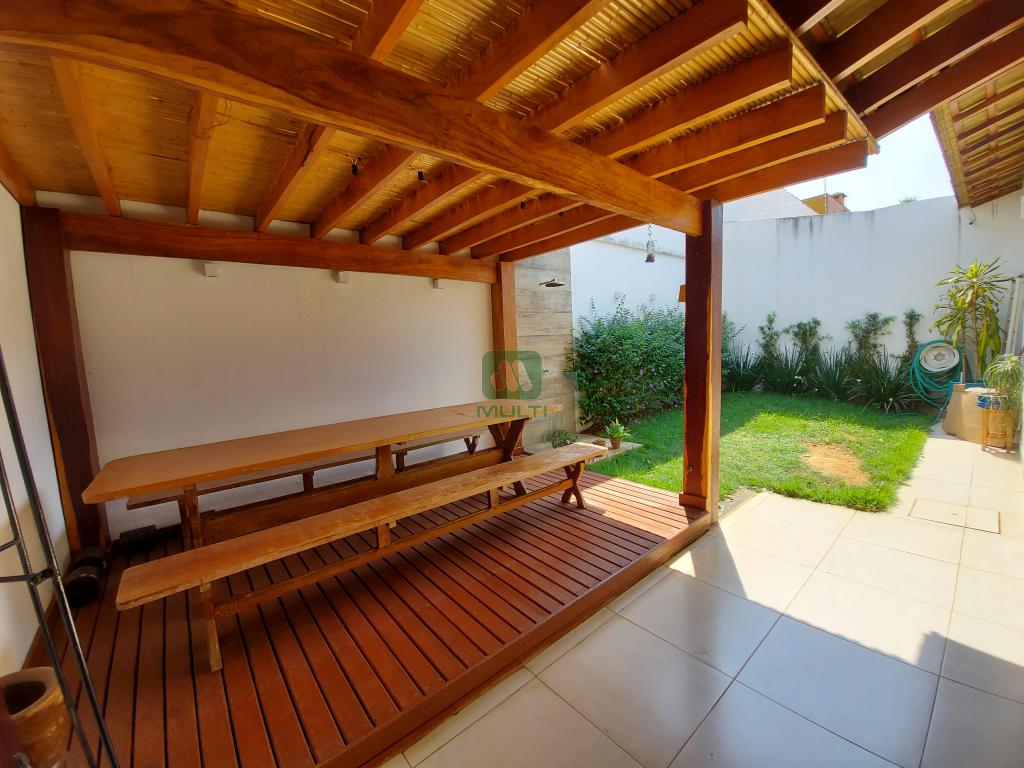 Casa à venda com 3 quartos, 209m² - Foto 12