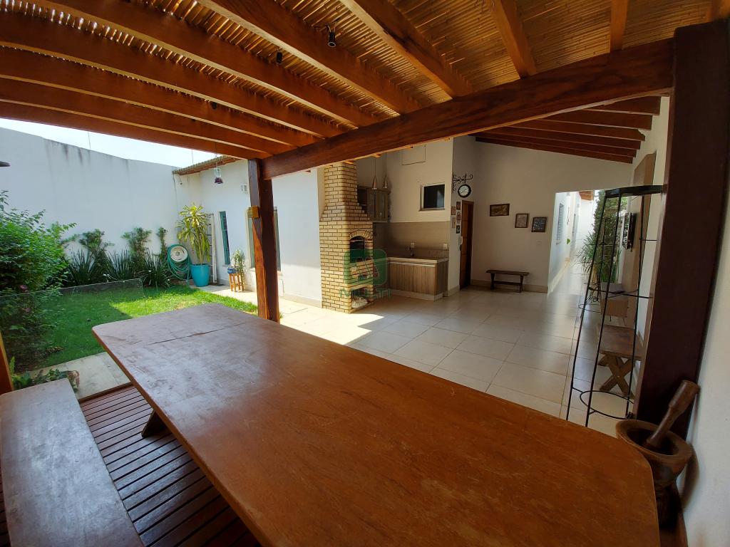 Casa à venda com 3 quartos, 209m² - Foto 14