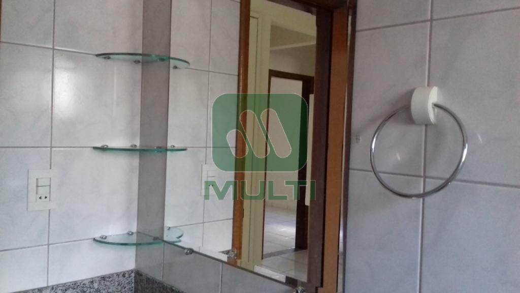 Apartamento à venda com 3 quartos, 94m² - Foto 2