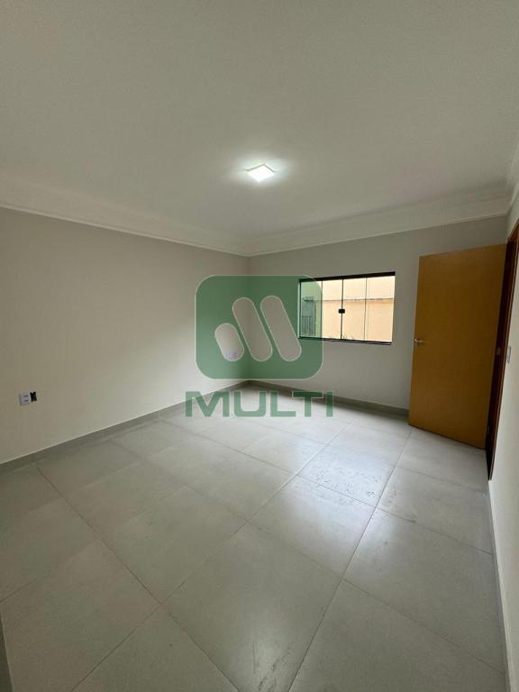 Casa à venda com 3 quartos, 169m² - Foto 1