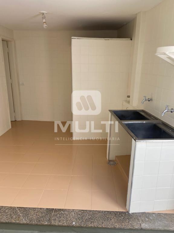 Casa à venda com 5 quartos, 169m² - Foto 11