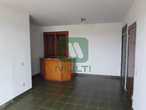 Apartamento à venda com 3 quartos, 135m² - Foto 2