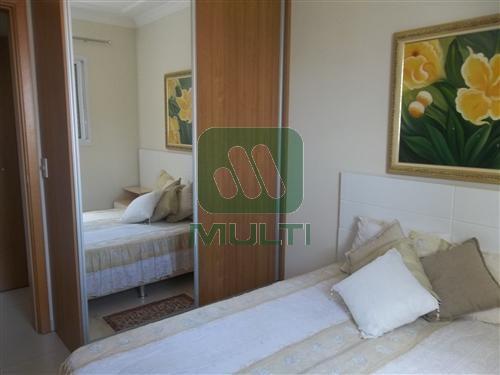 Apartamento à venda com 3 quartos, 158m² - Foto 2