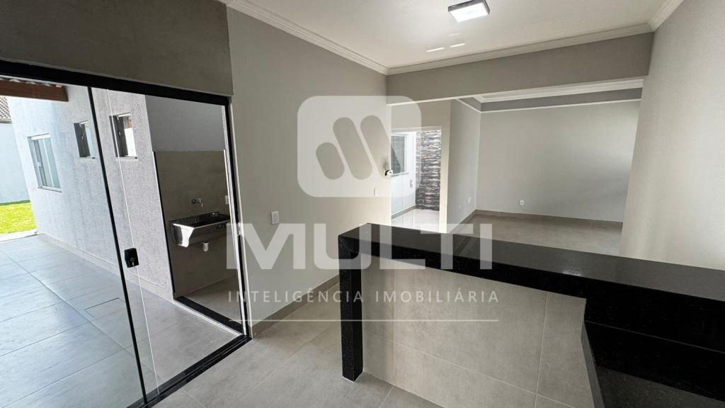 Casa à venda com 3 quartos, 73m² - Foto 1