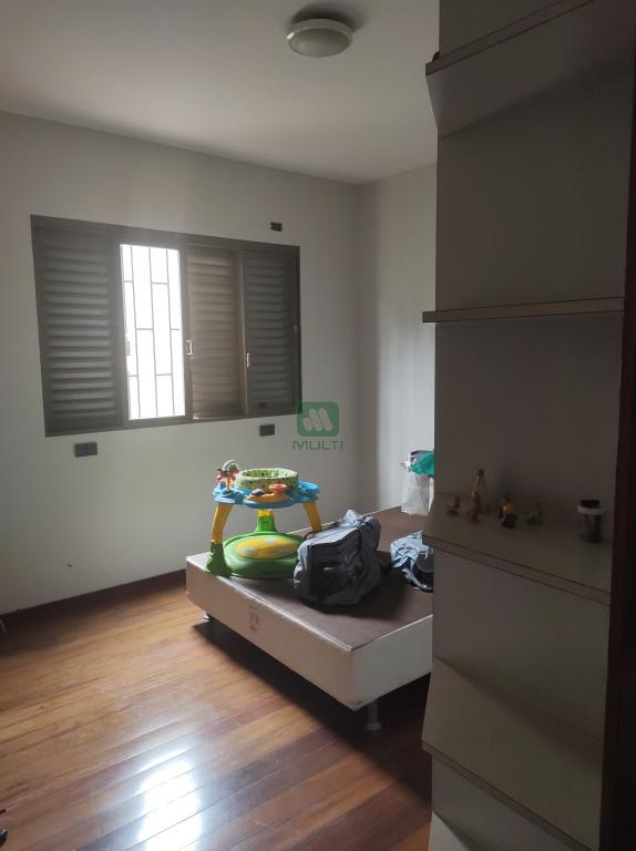 Casa à venda com 3 quartos, 269m² - Foto 5