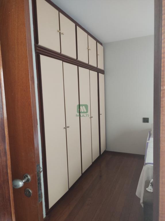 Casa à venda com 3 quartos, 269m² - Foto 6