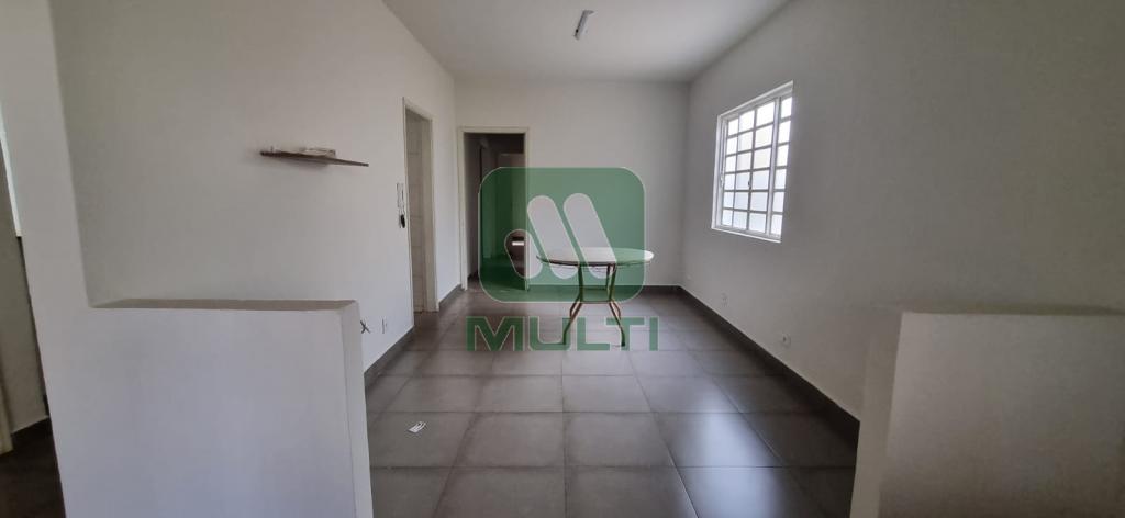 Casa à venda com 3 quartos, 241m² - Foto 4