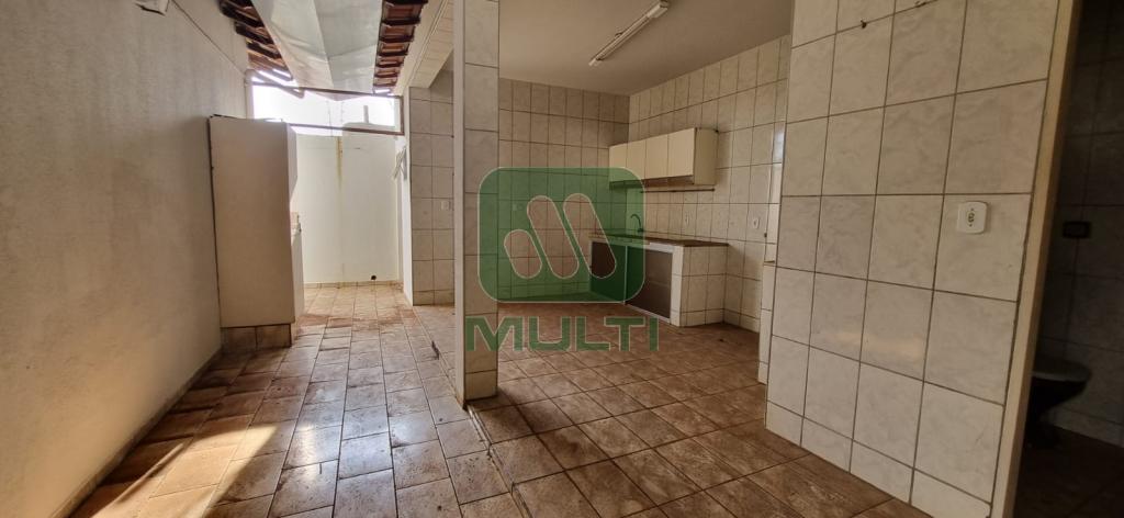 Casa à venda com 3 quartos, 241m² - Foto 10