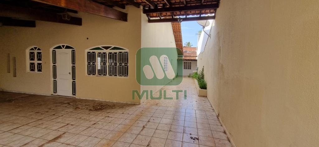 Casa à venda com 3 quartos, 241m² - Foto 18