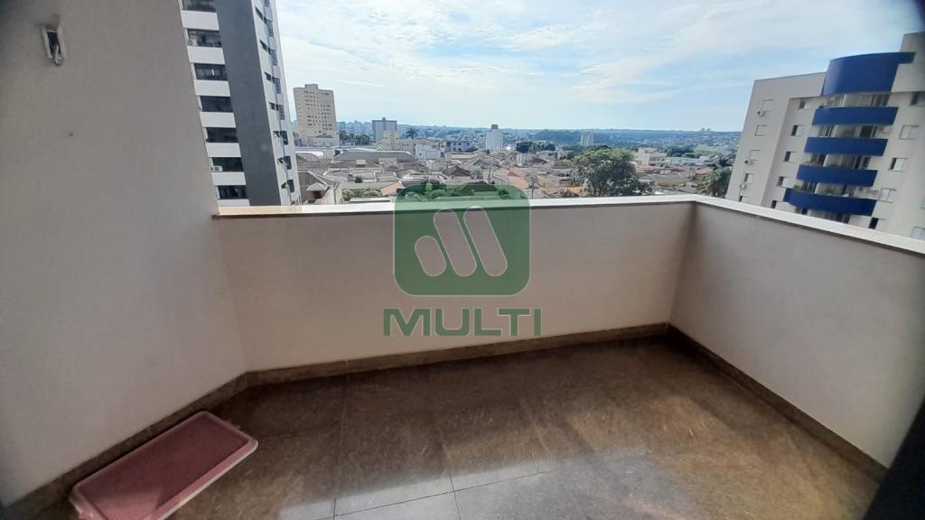 Apartamento à venda com 4 quartos, 236m² - Foto 2