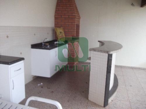 Casa à venda com 3 quartos, 227m² - Foto 2