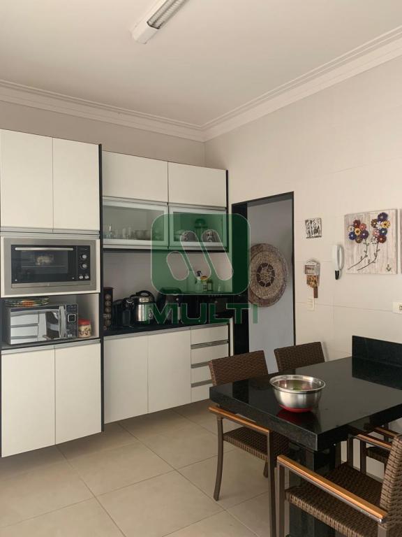 Casa à venda com 3 quartos, 180m² - Foto 5