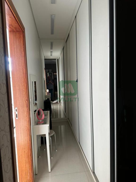 Casa de Condomínio à venda com 3 quartos, 231m² - Foto 18