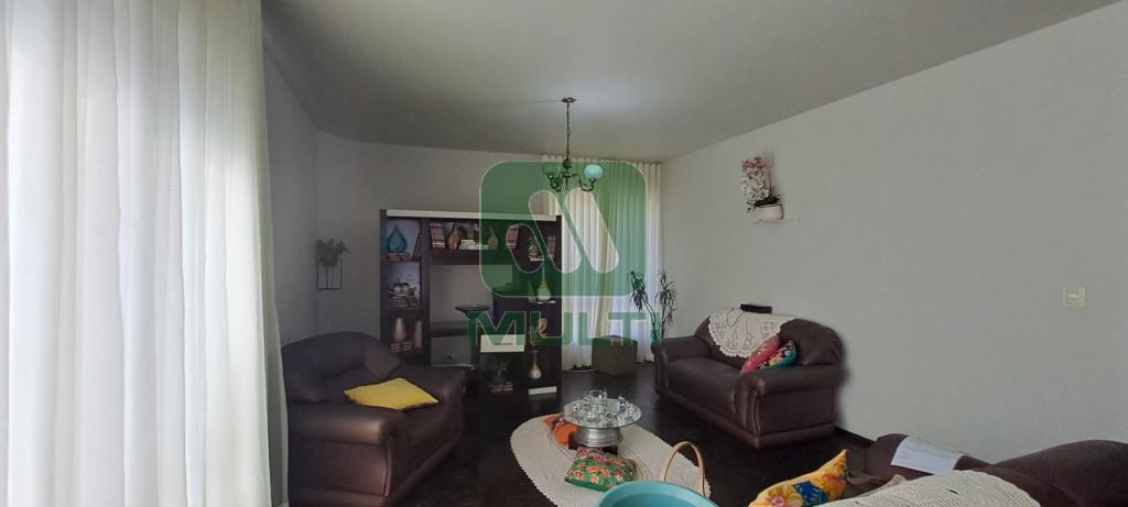 Apartamento à venda com 3 quartos, 170m² - Foto 2