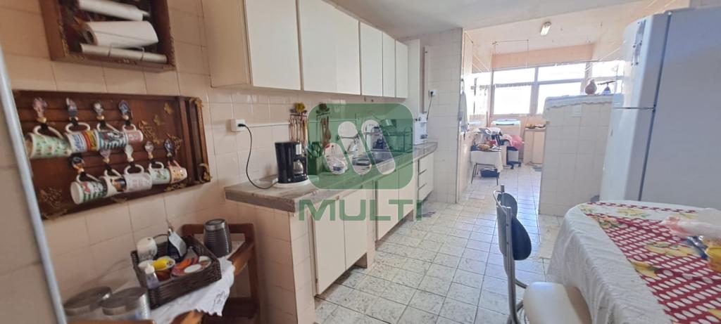 Apartamento à venda com 3 quartos, 170m² - Foto 6