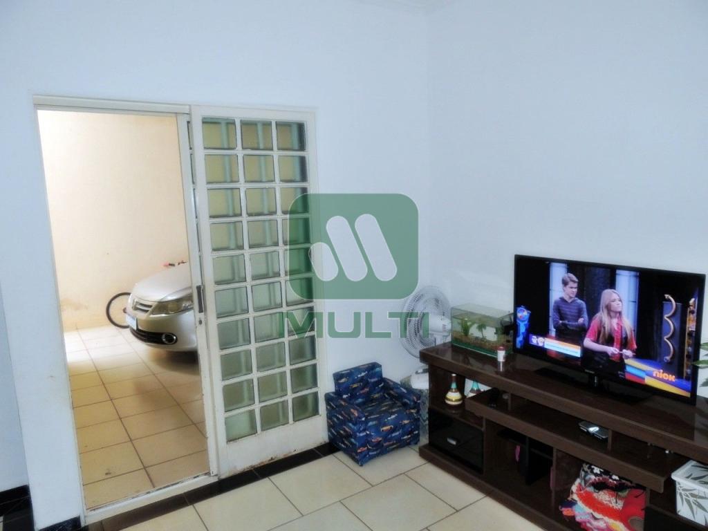 Casa à venda com 3 quartos, 120m² - Foto 1