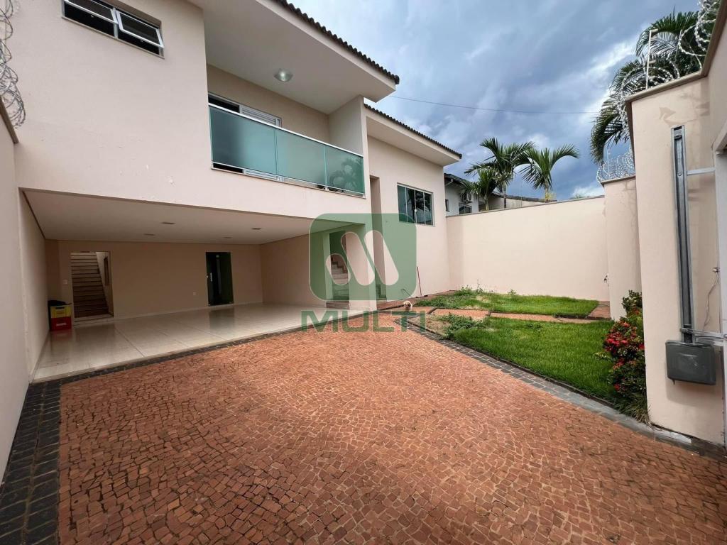 Casa à venda com 3 quartos, 350m² - Foto 2