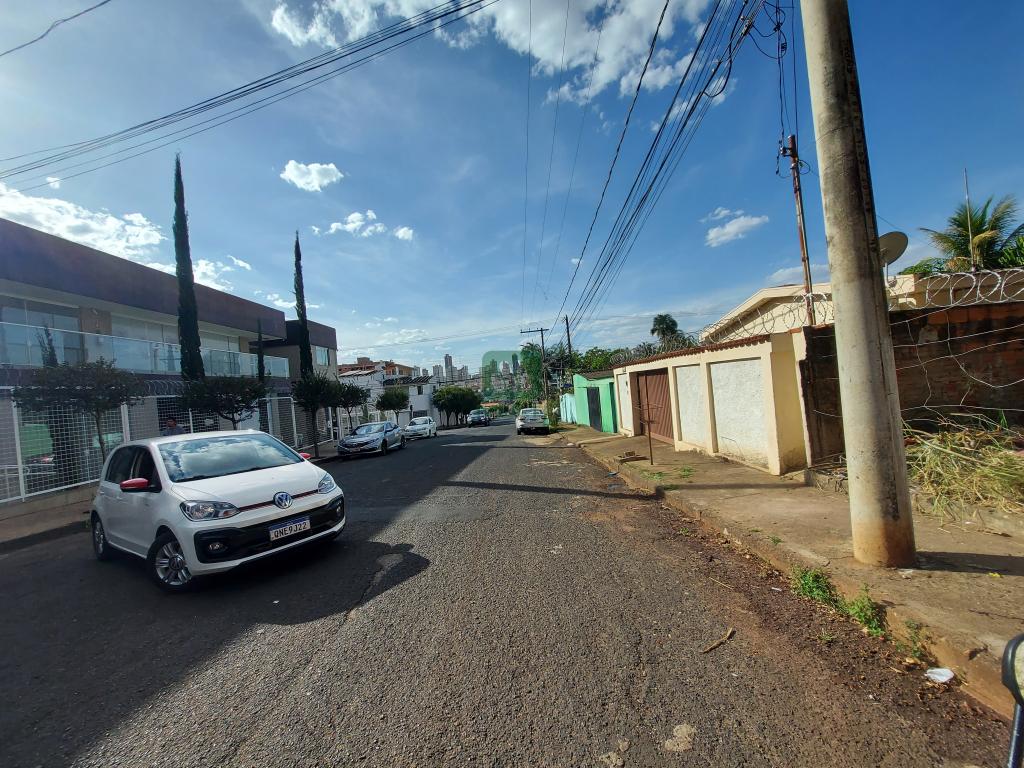 Terreno à venda com 1 quarto, 432m² - Foto 2