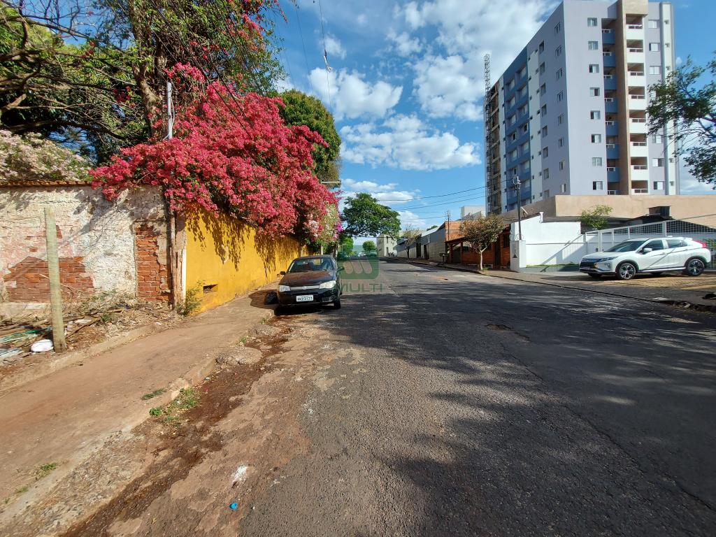 Terreno à venda com 1 quarto, 432m² - Foto 3